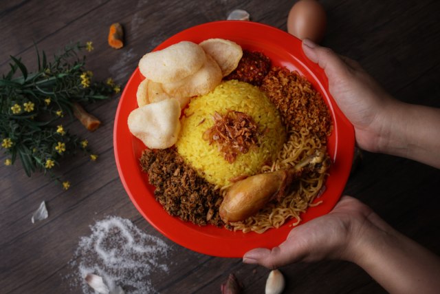 Ilustrasi nasi kuning. Foto: Shutterstock