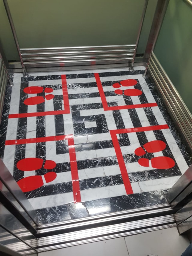 Implementasi social distancing di area terminal 3 Bandara Soekarno-Hatta. Foto: Dok. PT Angkasa Pura II