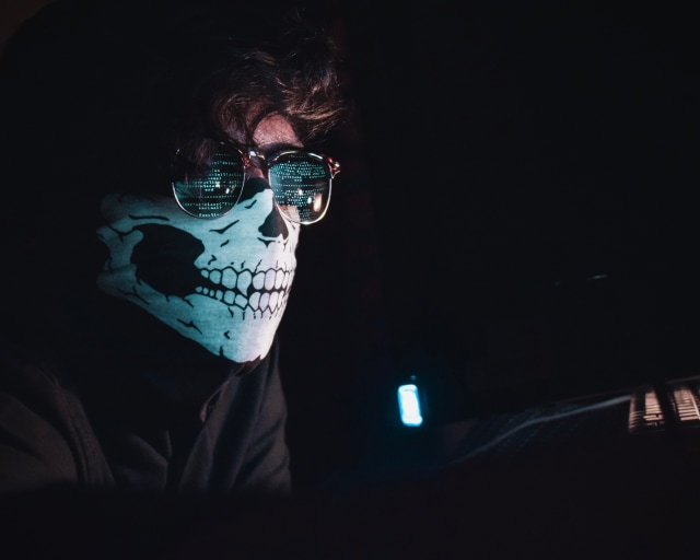 Ilustrasi webcam laptop diretas. Foto: Unsplash/Nahel Abdul Hadi