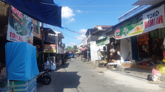 Pasar Ijabag di Kota Samarinda sepi pasca penetapan local lockdown oleh Gubernur Kaltim. Foto: kumparan