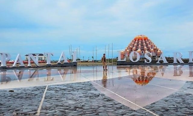 Anjungan Pantai Losari Makassar (Int).