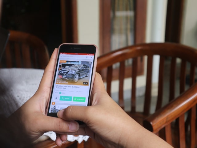 Ilustrasi membeli mobil #dirumahaja secara online. Foto: Ghulam Muhammad Nayazri