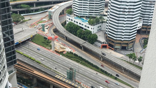 Suasana highway Kuala Lumpur-Petaling Jaya, Malaysia. Foto: Dok. Indra Waskito