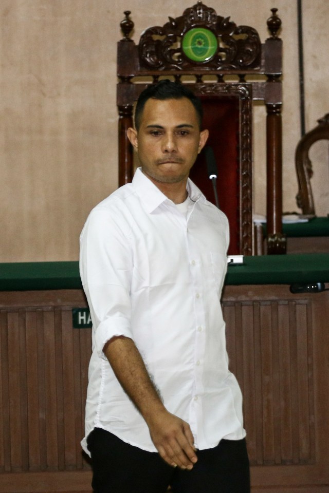 Terdakwa kasus penyiraman air keras kepada penyidik KPK Novel Baswedan, Ronny Bugis menjalani sidang dakwaan di PN Jakarta Utara, Kamis (19/3). Foto: ANTARA FOTO/Rivan Awal Lingga