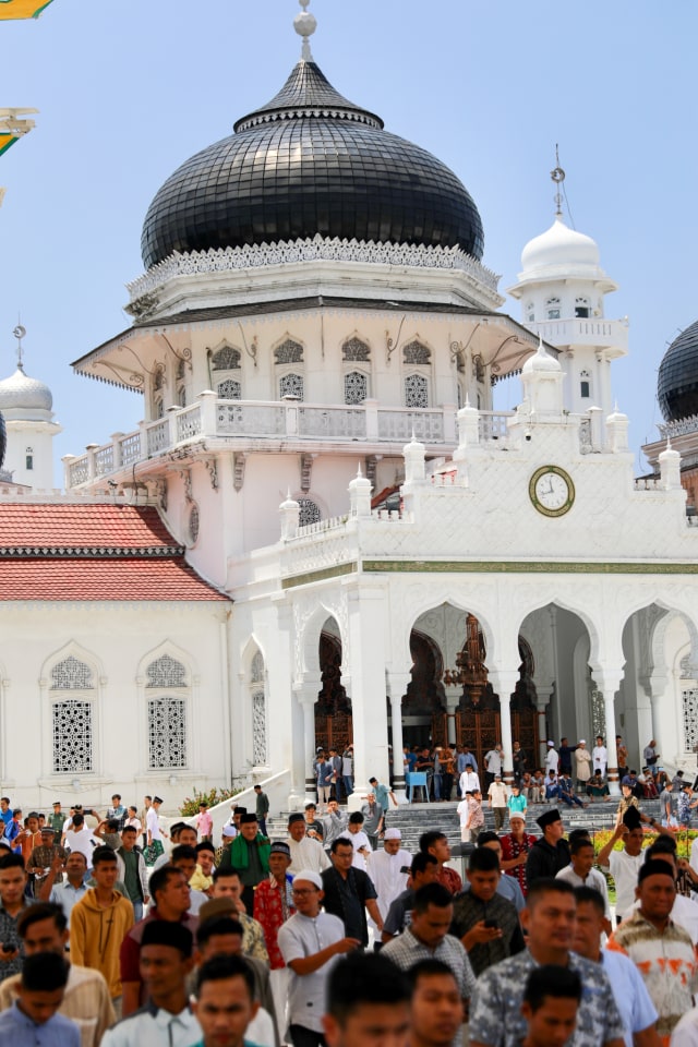 Jemaah Salat Jumat di Masjid Raya Baiturrahman, Banda Aceh, (20/3/2020). Foto: Suparta/acehkini 