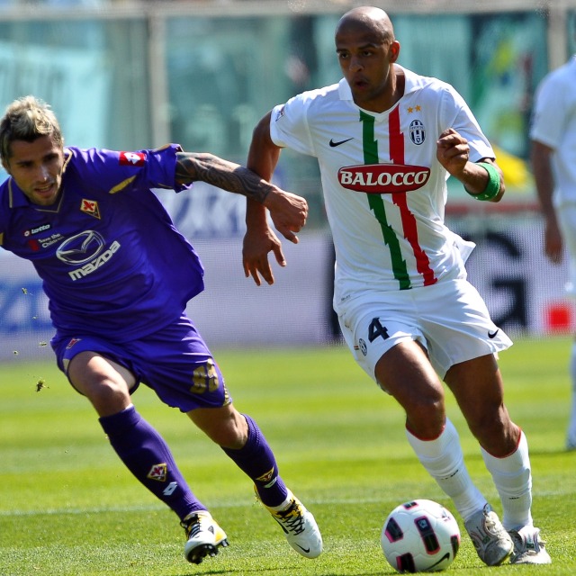 Felipe Melo (kanan) saat masih membela Juventus. Foto: ANDREAS SOLARO / AFP