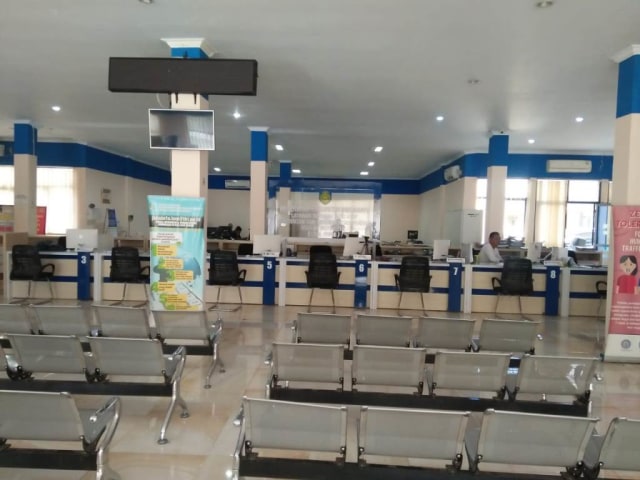 Layanan Terpadu Satu Atap Penempatan dan Perlindungan Pekerja Migran Indoensia (LTSA PPPMI)  Kabupaten Indramayu mulai tanggal 20 Maret 2020 menghentikan sementara layanan disemua satuan kerja. Hal itu dilakukan untuk pencegahan virus corona. (Taufik)