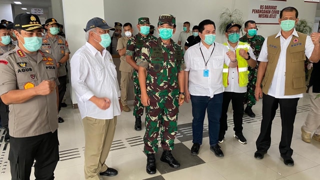 Menteri BUMN Erick Thohir, Menteri PUPR Basuki Hadimuljono dan Kepala BNPB Doni Monardo meninjau RS Darurat Penanganan Covid-19 Wisma Atlet Kemayoran. Foto: Dok. Kementerian BUMN