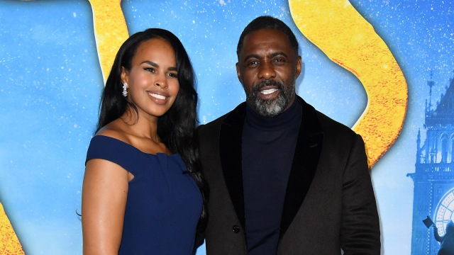 Idris Elba dan istrinya, Sabrina Dhowre. Foto: AFP/ANGELA WEISS
