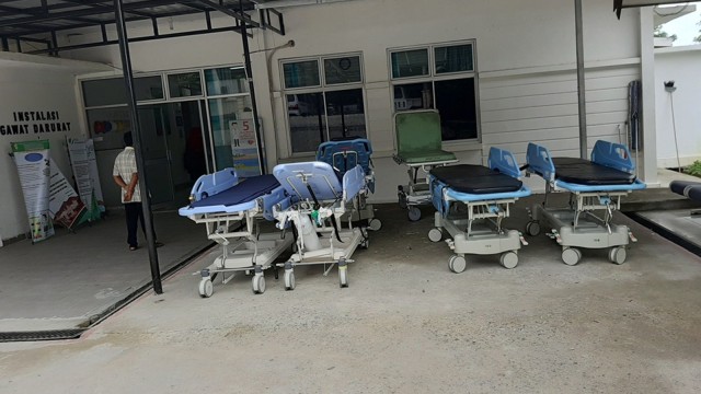 PERALATAN medis berupa kasur diinvetarisir oleh RSUD Teluk Kuantan, Kuansing, Riau, guna penanganan Virus Corona. 