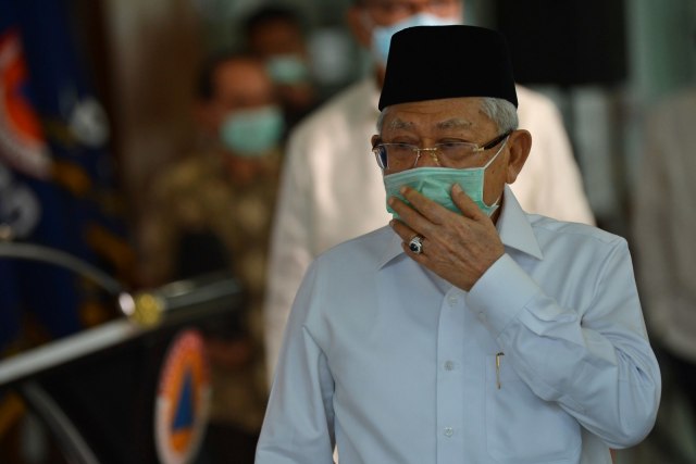 Wakil Presiden Ma'ruf Amin usai  menyampaikan keterangan kepada wartawan tentang penanganan COVID-19 di Graha BNPB, Jakarta, Senin (23/3). Foto: ANTARA FOTO/Aditya Pradana Putra
