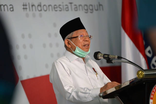Wakil Presiden Ma'ruf Amin menyampaikan keterangan kepada wartawan tentang penanganan COVID-19 di Graha BNPB, Jakarta, Senin (23/3). Foto: ANTARA FOTO/Aditya Pradana Putra