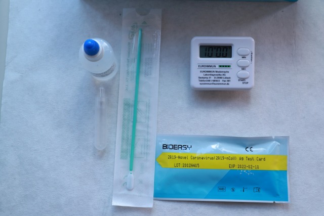 Rapid test untuk virus corona atau COVID-19 di Laboratorium Ankara, Turki. Foto: Kementerian Kesehatan Turki/ via REUTERS