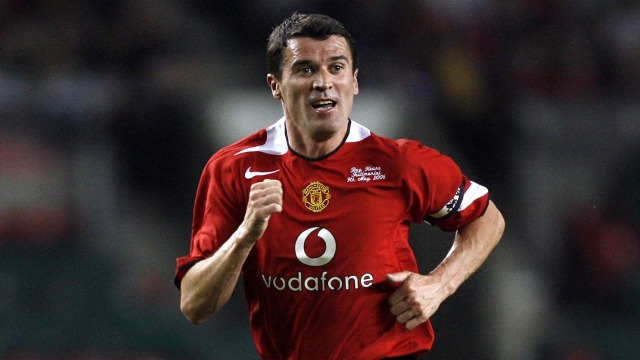 Roy Keane berjersi Manchester United (MU). Foto: AFP/ANDREW YATES