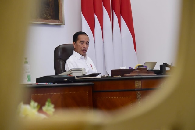 Presiden Jokowi memimpin terbatas secara online. Foto: Muchlis Jr - Biro Pers Sekretariat Presiden