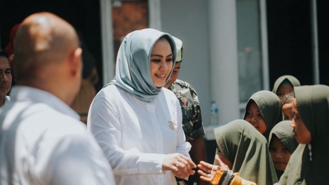 Bupati Karawang, Cellica Nurrachadiana. Foto: Instagram/@cellicanurrachadiana