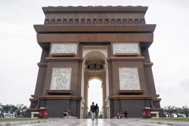 Monumen Simpang Lima Gumul Foto: Shutter Stock