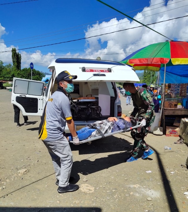 Seorang penumpang kapal dari Balikpapan dilarikan ke RSUD Regional Sulbar. Foto: Awal Dion/sulbarkini