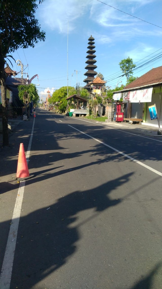 Suasana Bali sepi usai warga diimbau tetap di rumah usai Nyepi untuk mencegah penyebaran virus coronai. Foto: Istimewa