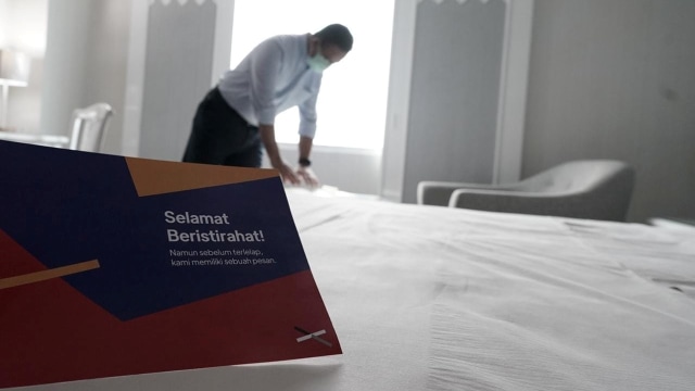 Anies cek Hotel Grand Cempaka yang jadi penginapan tenaga medis corona. Foto: Facebook/Anies Baswedan