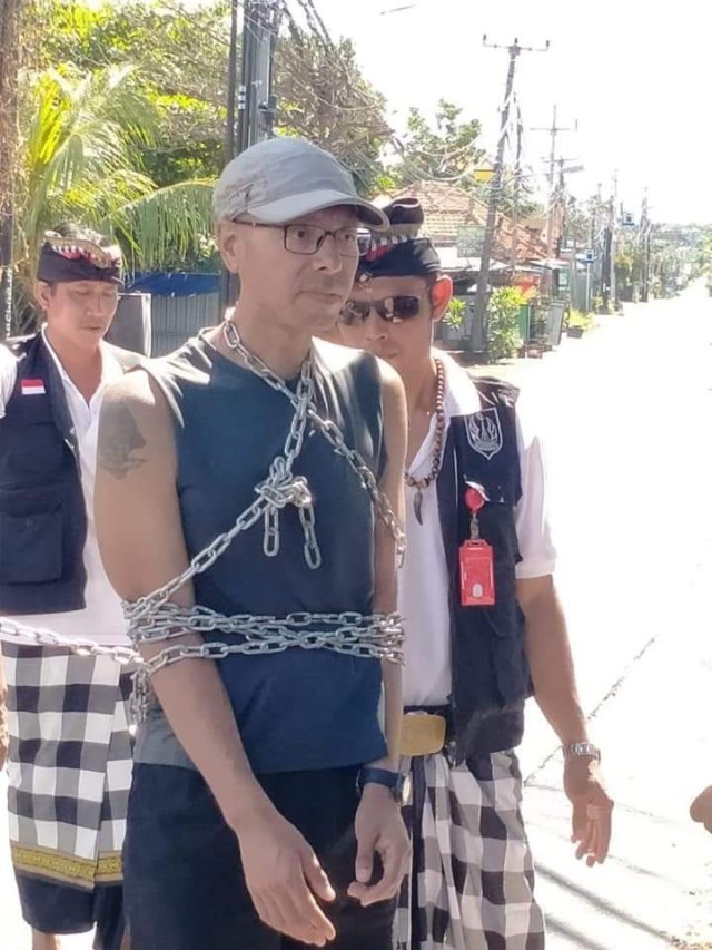 Turis Amerika dirantai pecalang karena joging saat Nyepi  Foto: Dok. Istimewa