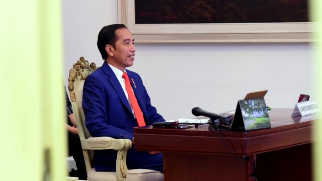 Presiden Joko Widodo saat mengikuti KTT LB G20 dari Istana Bogor, Kamis (26/3). Foto: Biro Pers Sekretariat Presiden/Muchlis Jr