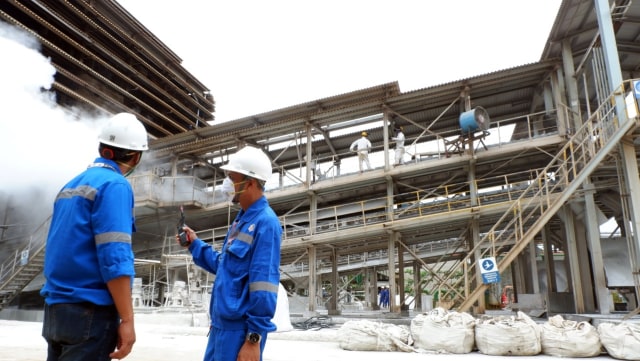 Suasana kerja di Perusahaan tambang Harita Nickel di Pulau Obi, Halmahera Selatan, Maluku Utara. Foto: Doc Harita Nickel. 