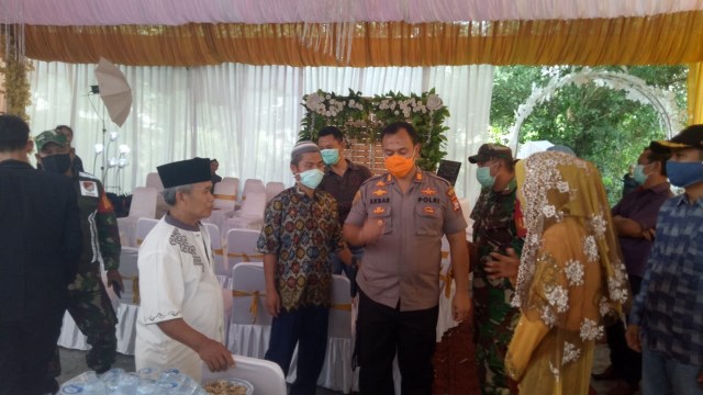 Polisi bubarkan acara pernikahan di Banten. Foto: Dok. Istimewa