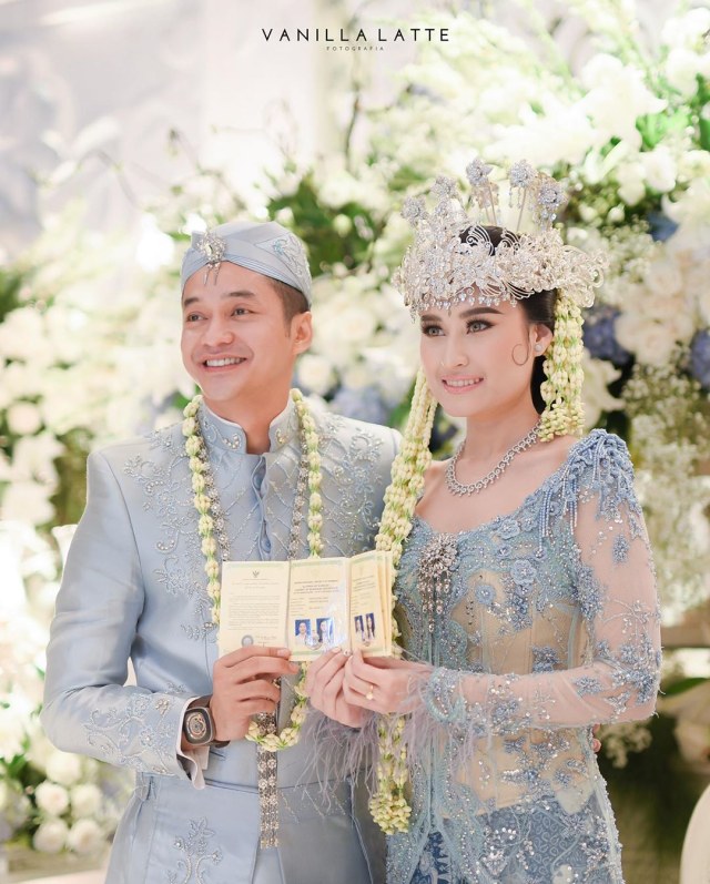 Linda - porno aktrisa. Qor oq va 7 mitti porno filmini tomosha qiling