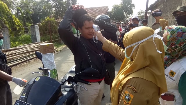 Lockdown lokal di Desa Bantarsari, Kabupaten Bogor.  Foto: dok kumparan