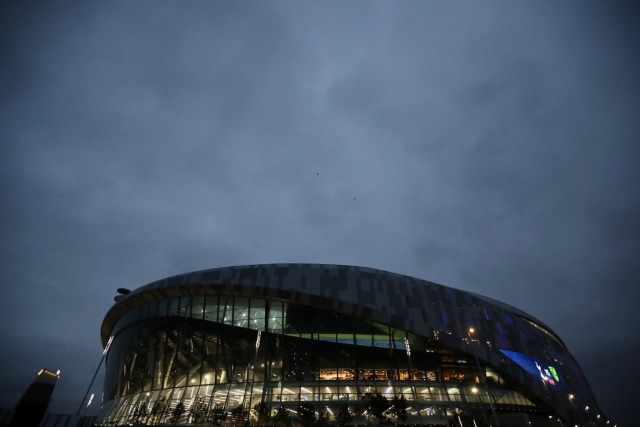 Pemandangan Tottenham Hotspur Stadium dari luar. Foto: Reuters/Peter Cziborra