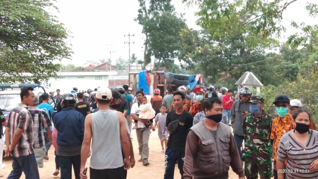 Kecelakaan maut di Jalur Tegal Purwokerto, tepatnya Desa Pagojengan Kecamatan Paguyangan Kabupaten Brebes, Selasa (31/3/2020). (Foto: Reza Abineri)