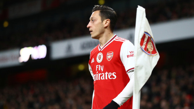 Mesut Oezil di laga vs Manchester City. Foto: Reuters/Hannah McKay