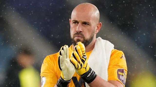 Pepe Reina dalam pertandingan Leicester City vs Aston Villa. Foto: Reuters/Andrew Yates