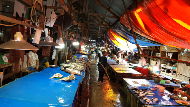 Suasana pasar tradisional Inpres Manonda Palu, Rabu (1/4). Foto: Dok. PaluPoso