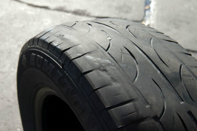 Ilustrasi flat spot pada ban mobil. Foto: Dok. tyreandrim