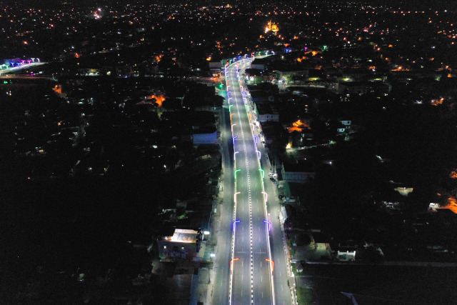 Sepi di jembatan flyover Simpang Surabaya, Banda Aceh. Foto: Abdul Hadi/acehkini 