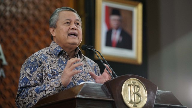 Gubernur BI, Perry Warjiyo saat menyampaikan media briefing Kamis (2/4) melalui siaran live streaming. Foto: Dok. BI