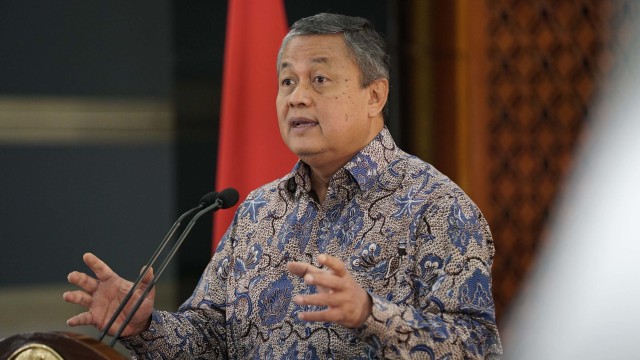 Gubernur BI, Perry Warjiyo saat menyampaikan media briefing Kamis (2/4) melalui siaran live streaming. Foto: Dok. BI