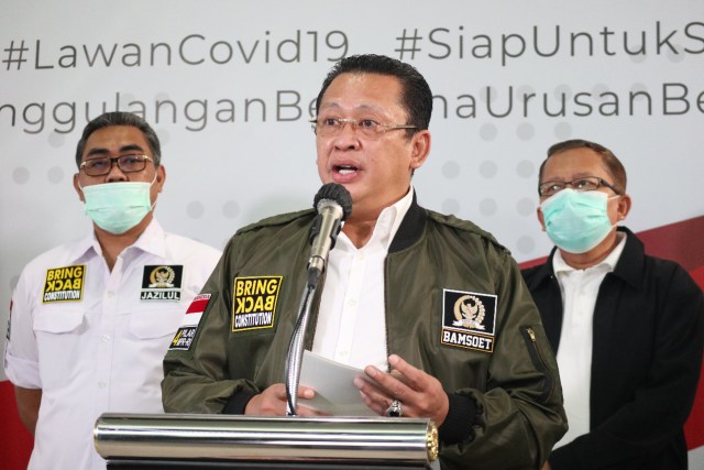 Ketua MPR Bambang Soesatyo dan pimpinan MPR di Kantor BNPB. Foto: Dok. BNPB