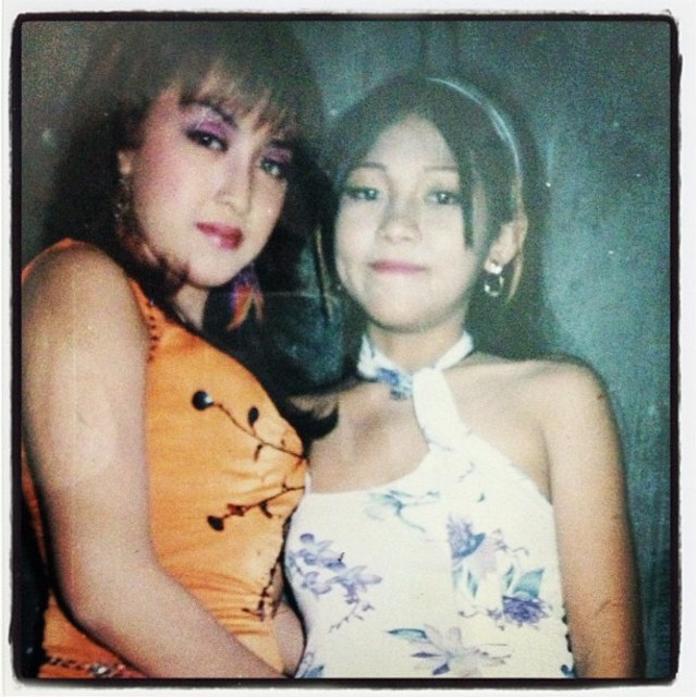 Pedangdut Via Vallen (kanan) saat masih kecil. Foto: Instagram @viavallen.