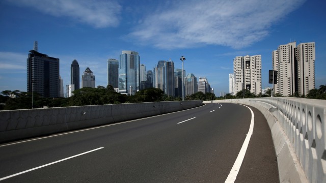 Suasana jalanan Jakarta semasa PSBB. Foto: REUTERS/Willy Kurniawan