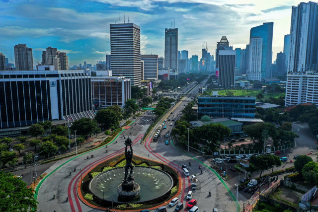 Foto udara suasana gedung bertingkat di kawasan Jalan Jendral Sudirman, Jakarta, Jumat (3/4/2020). Foto: ANTARA FOTO/Galih Pradipta