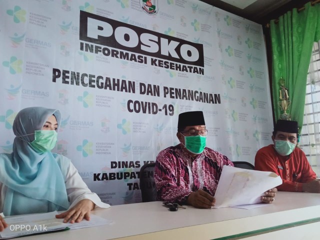 KEPALA Dinas Kesehatan Pelalawan, Asril, saat umumkan seorang warga Pangkalan Kerinci positif Covid-19, Jumat, 3 April 2020.