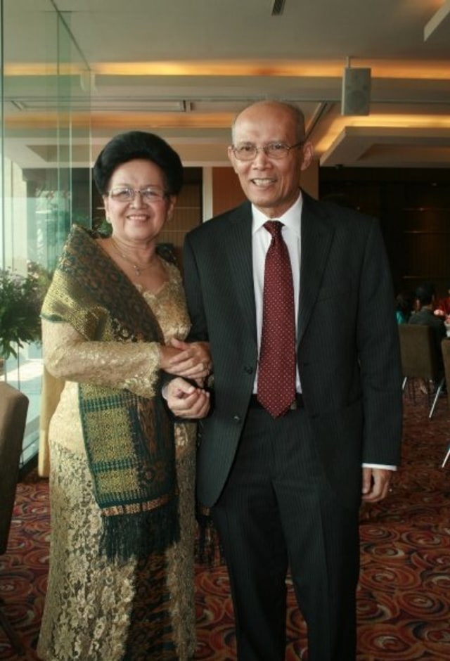 Dr Naek L Tobing SpKJ (kanan). Foto: Facebook