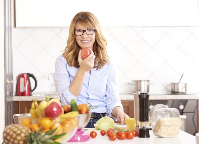 Ilustrasi perempuan usia 40 tahun yang sedang diet Foto: dok.shutterstock