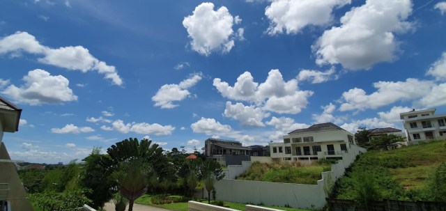 Suasana cerah di Sentul City. Foto: Arifin Asydhad/kumparan