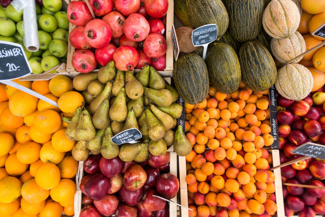 Ilustrasi buah-buahan yang mengandung Vitamin A. Foto: Unsplash