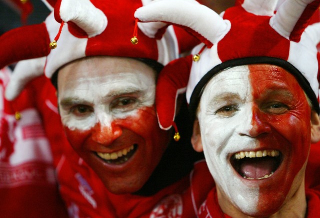 Suporter Middlesbrough mendukung jagoan-jagoan mereka. Foto: ADRIAN DENNIS / AFP