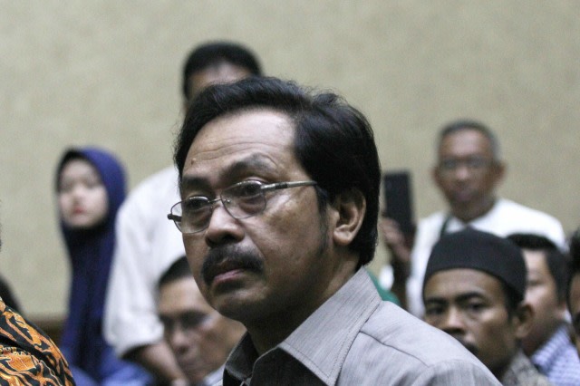 Gubernur Kepulauan Riau nonaktif, Nurdin Basirun, menjalani sidang dakwaan di Pengadilan Tipikor, Jakarta, Rabu (4/12). Foto: Nugroho Sejati/kumparan